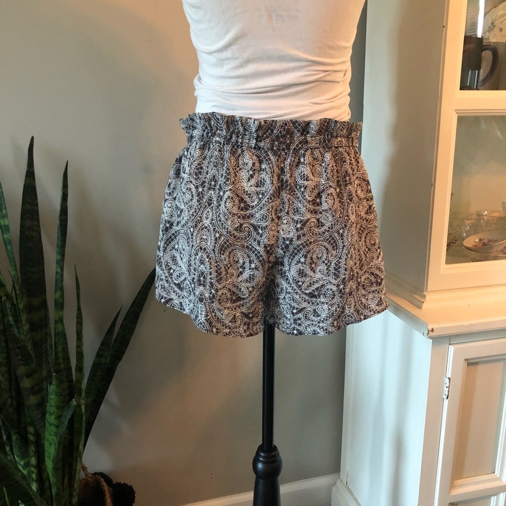 Silk shorts with ribbon tie NEW - Picture 2 of 4